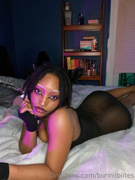 Bunniibiites model sexy img