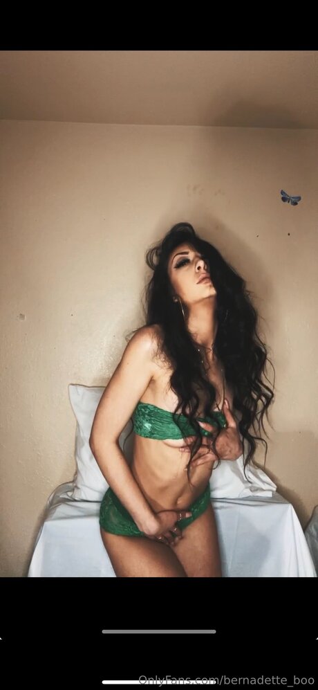 Bernadette Boo star perfect photos