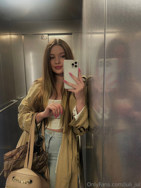 Juli Jul model hd img