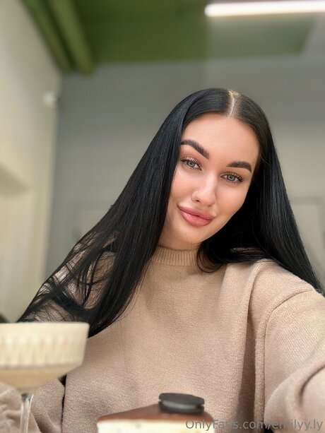 Emilyy Ly sex pornstar pic