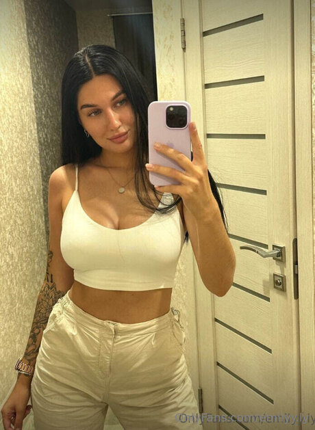 Emilyy Ly top actress photos