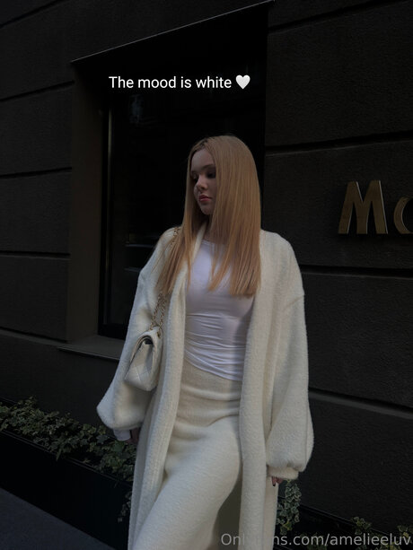 Amelieeluv star pornographic pic