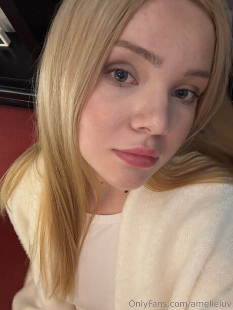 Amelieeluv hot pornstar pics