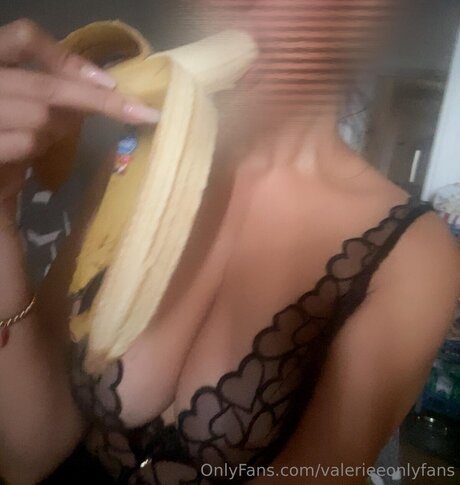 Valerieeonlyfans porn model photo
