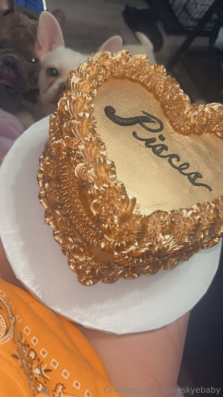 Blueskyebaby exclusive model img