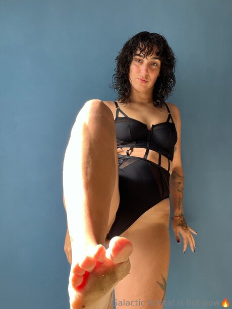 Wildgirlfetish free model image