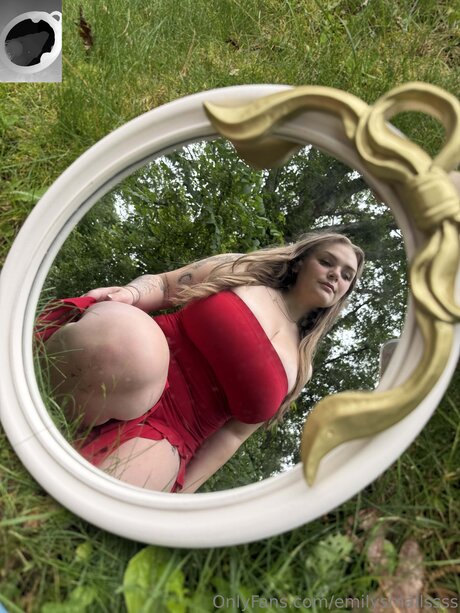 Emilysmallssss pornstar exclusive pic