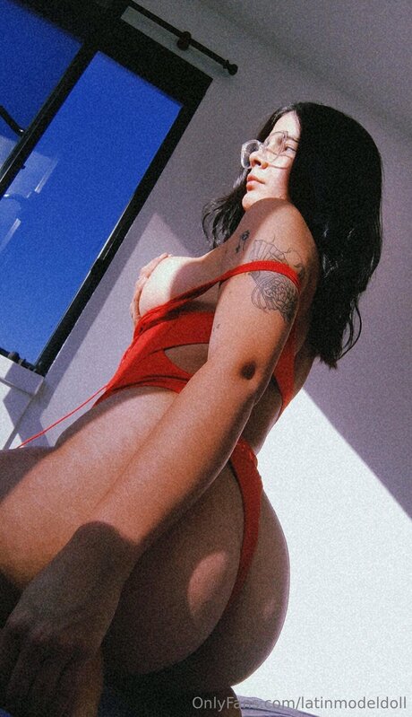 Goddeslu star nude picture