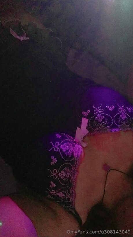 U308143049 perfect model photo