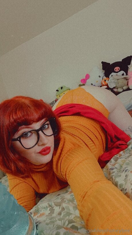 Onlybeees nudes model picture