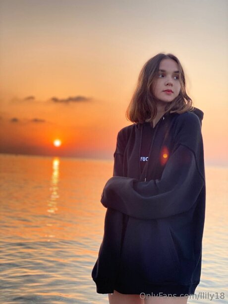 Llily18 star top image