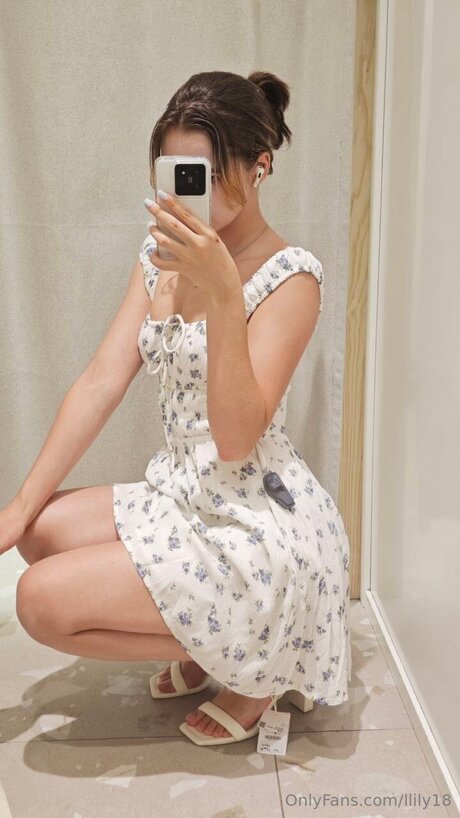 Llily18 nice actress photo