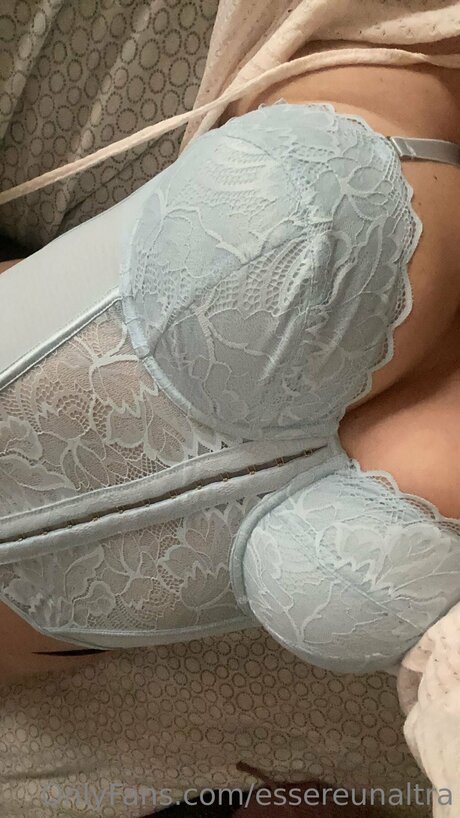 Essereunaltra nude actress pic