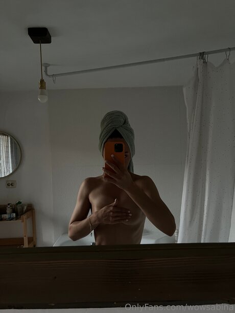 Wowsabina model naked photo