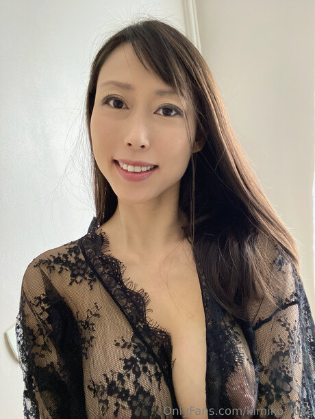 Kimiko Rose model hd img