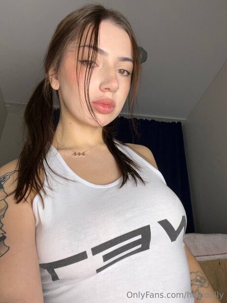 Hollidolly model nude photos