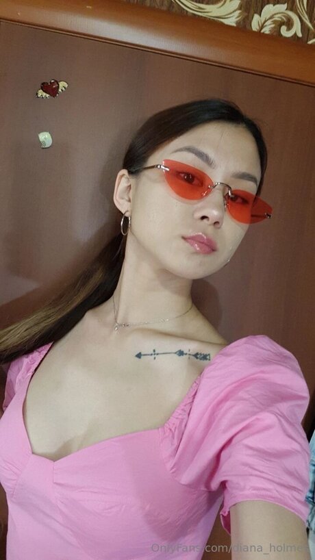 Diana Holmes hot model gallery