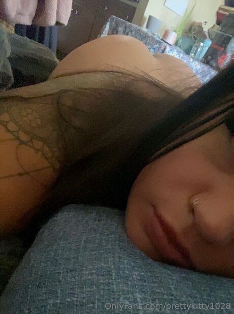 Prettykitty1028 pornstar erotic picture