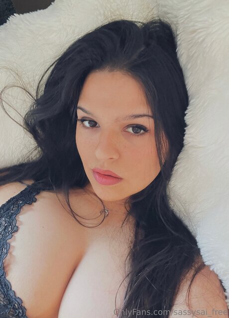 Sassysai Free star naked image
