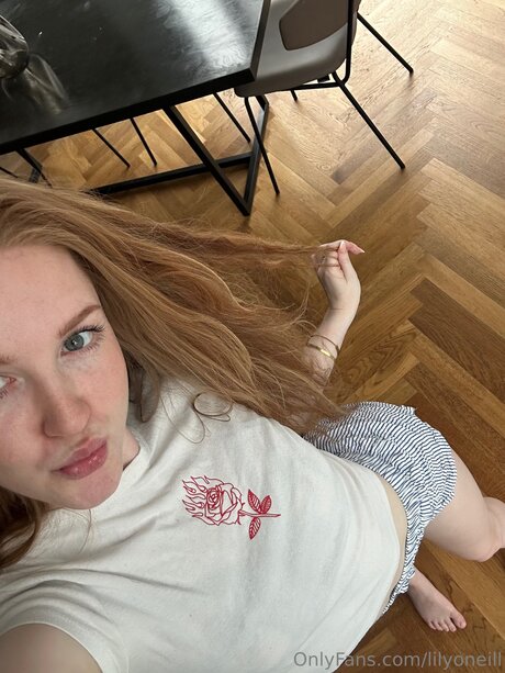 Lilyoneill erotic star gallery