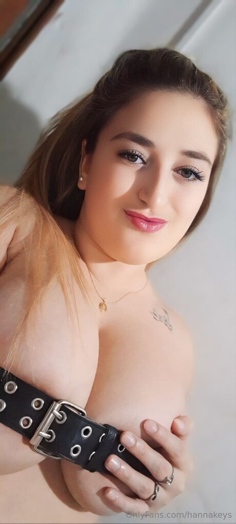 Hannakeys model adult img