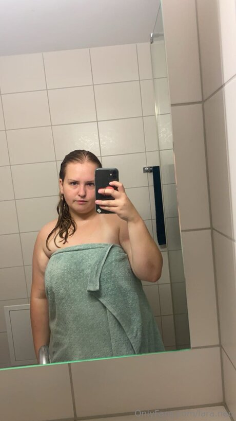 Lara Neo nice model img