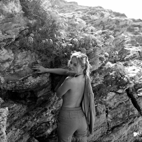 Eva Bambano exclusive star pic