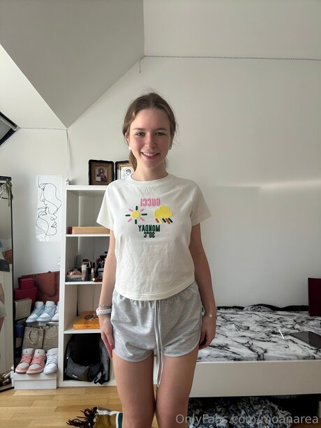 Moanarea pretty pornstar pic