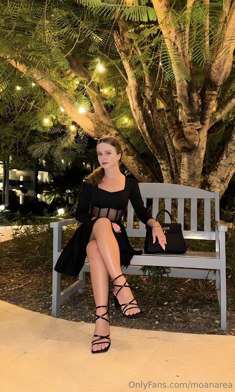 Moanarea model free picture