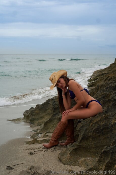 Spicypicklegirl99 pornstar top picture