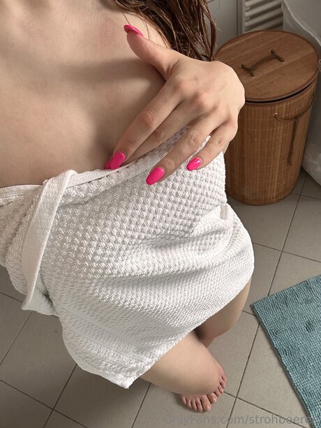 Strohbeeren model nudes galleries