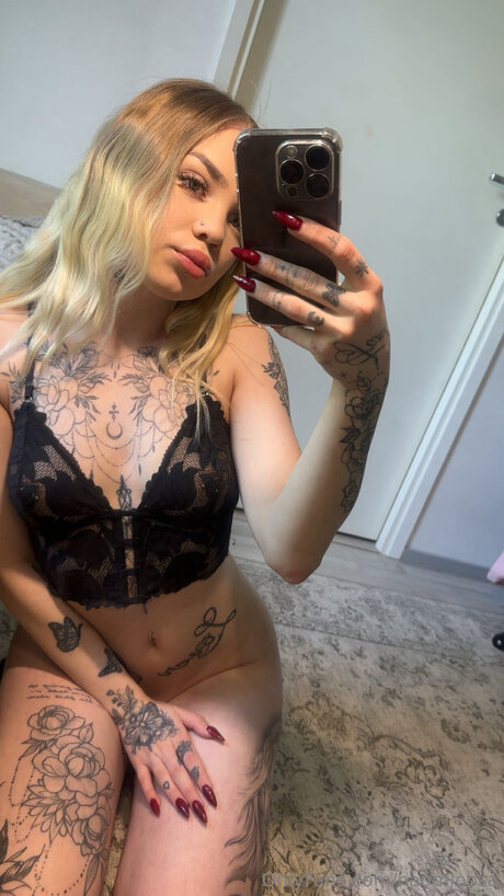 Naomioosa pornstar hot photo