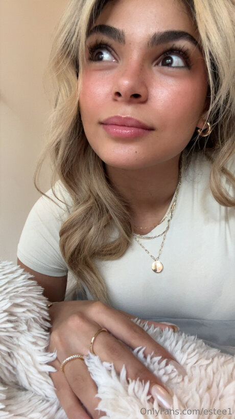 Estee1 perfect model pic