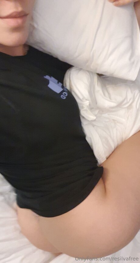 Resilvafree model xxx pic