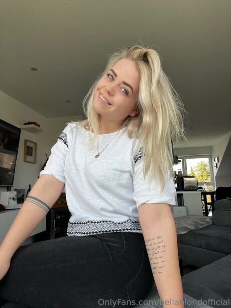 Bellablondofficial model sex pictures