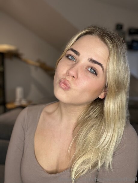 Bellablondofficial star adult img