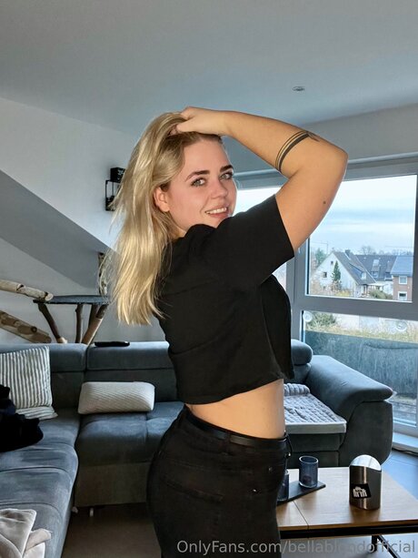 Bellablondofficial nude pornstar img