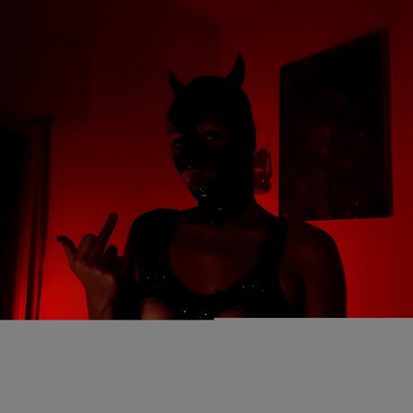 Maddy Mari model top picture