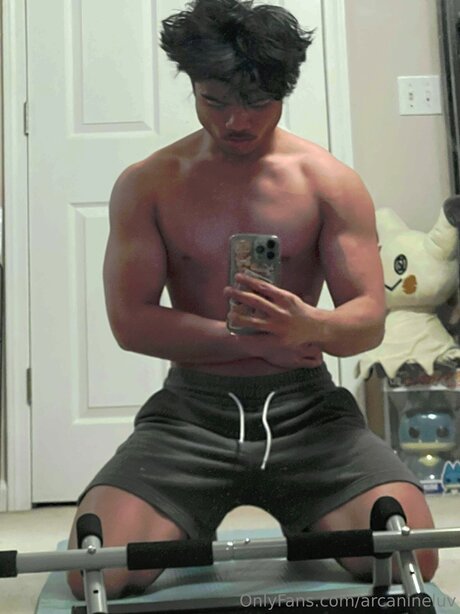 Arcanineluv model naked photo