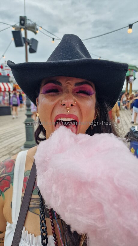 Novemberreign Free art actress photos