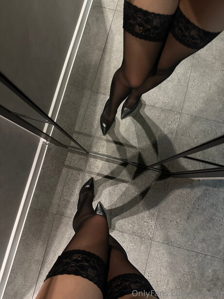 skinny blonde onlyfans xxx image