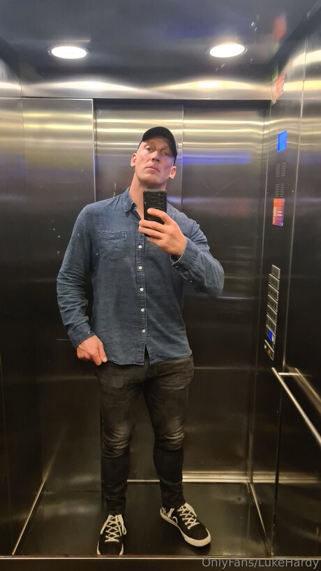 Lukehardy pornographic star photos