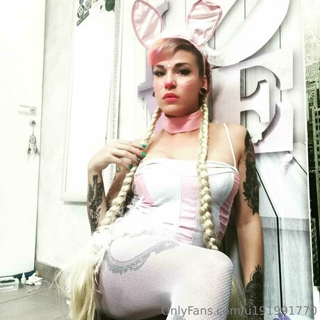 Alelovegreen erotic star photos