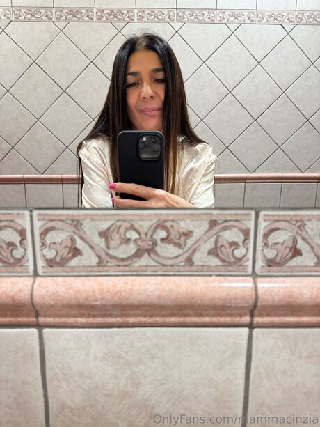 Mammacinzia exclusive actress photo