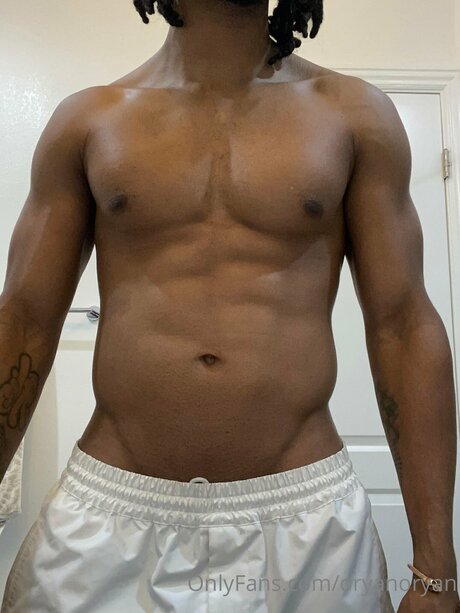 Oryanoryan model naked img