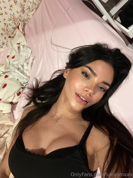 Saralimaxo pretty pornstar photo