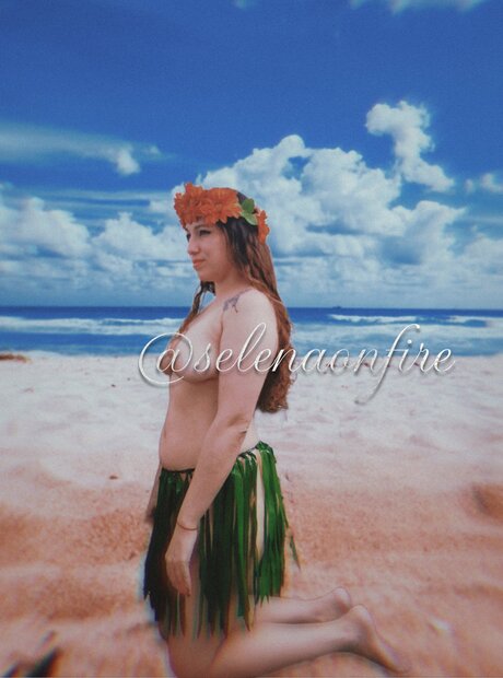 Selenaonfire top model photos