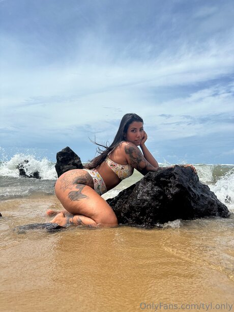 Mandy More hot star image