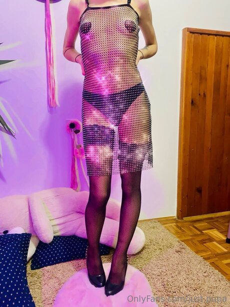 Just Pupa model sexy img