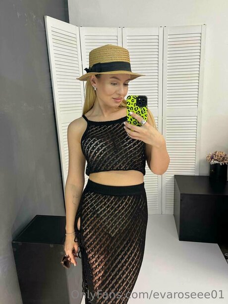 Yummymommysex model adult picture